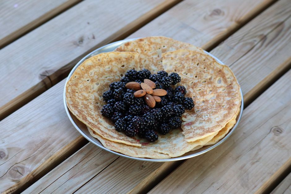 Eetkamertafel versierd met herfstige boeket. Eetkamertafel versierd met herfstige boeket.